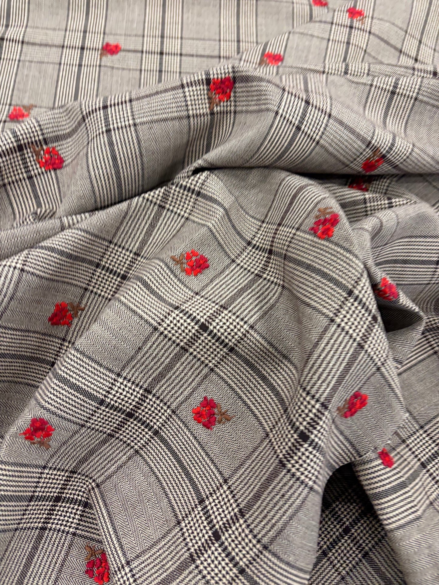PIPO 035 checkered suiting stretch with embroidered flowers