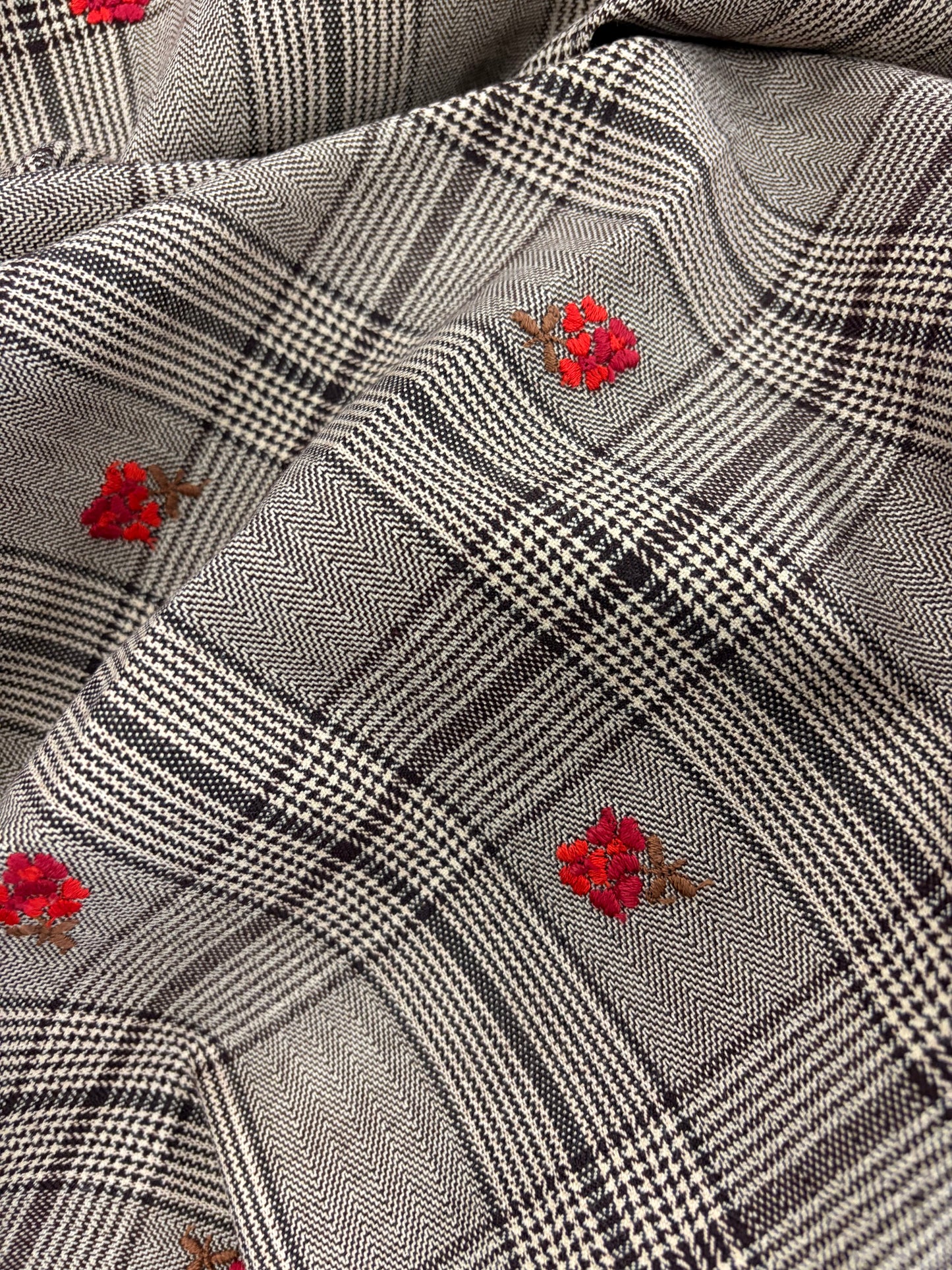 PIPO 035 checkered suiting stretch with embroidered flowers