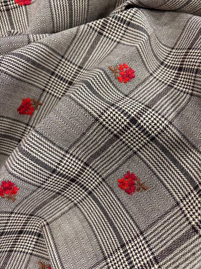 PIPO 035 checkered suiting stretch with embroidered flowers