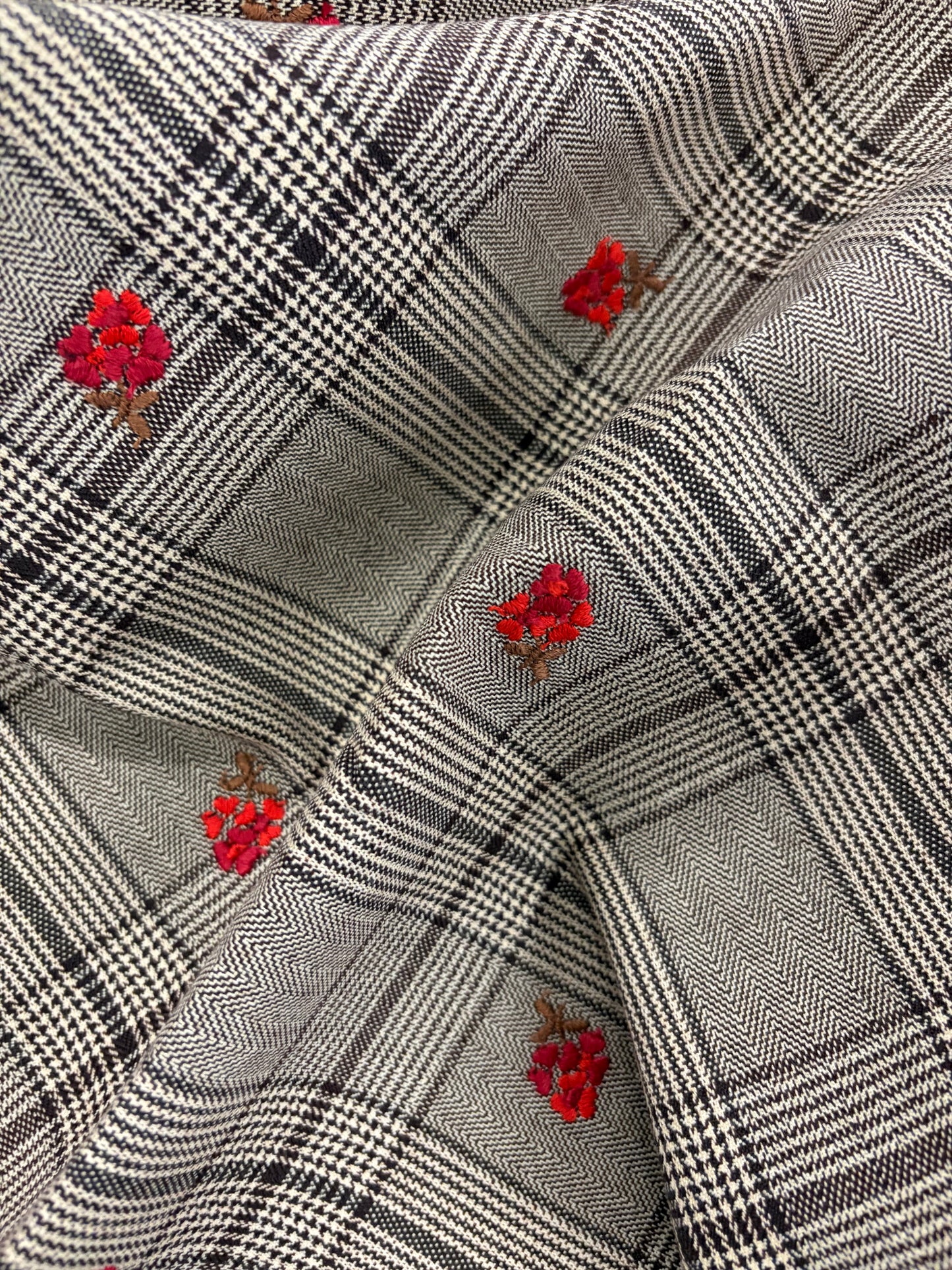 PIPO 035 checkered suiting stretch with embroidered flowers