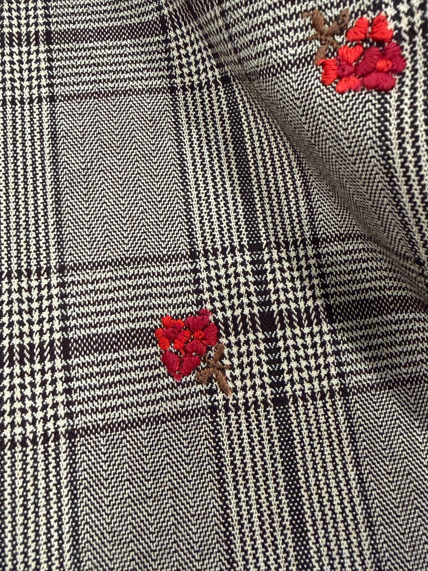 PIPO 035 checkered suiting stretch with embroidered flowers