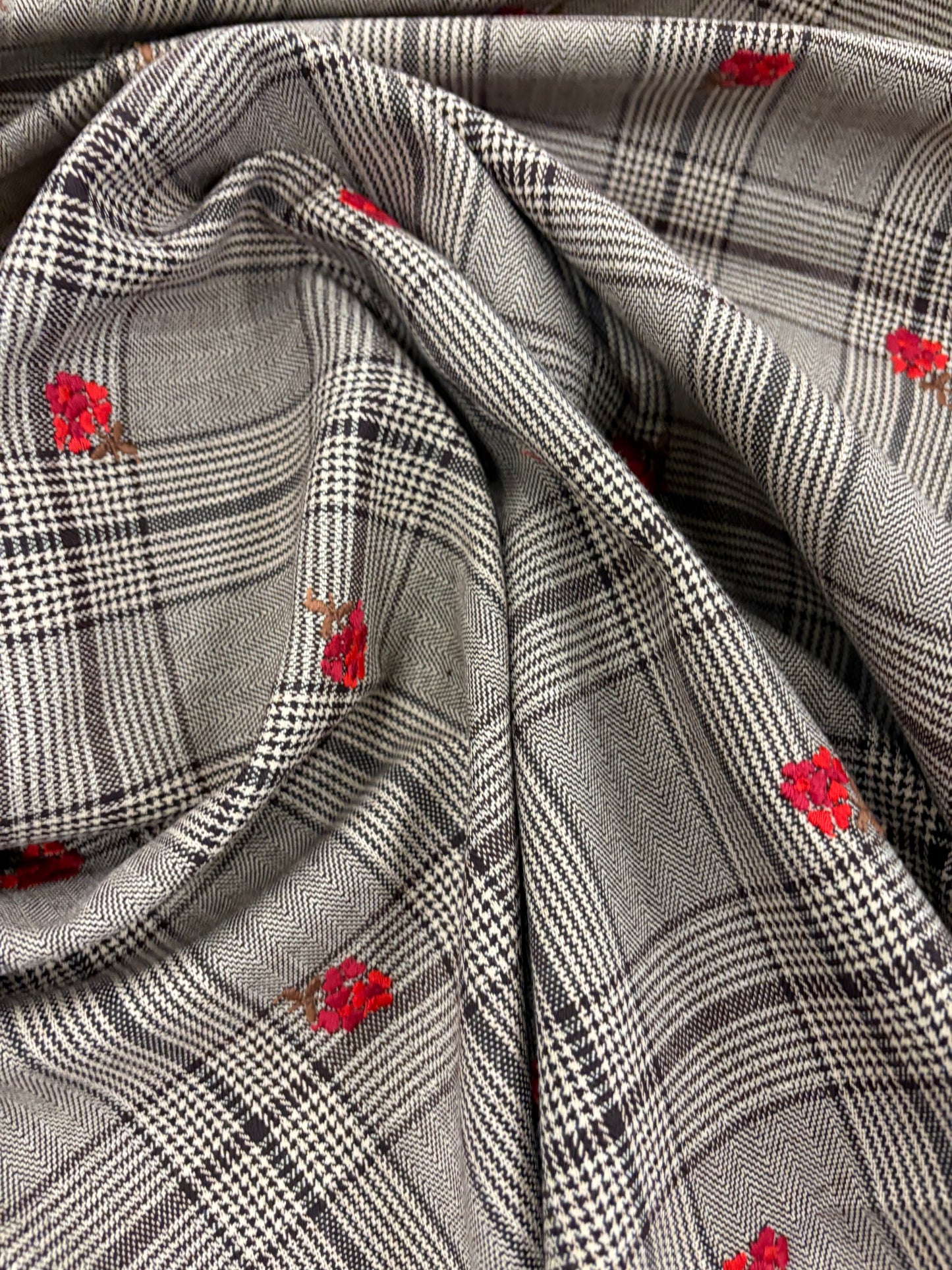 PIPO 035 checkered suiting stretch with embroidered flowers