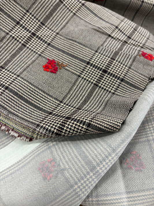 PIPO 035 checkered suiting stretch with embroidered flowers