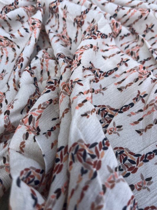 RW 089 viscose crepon "hidden giraffe"