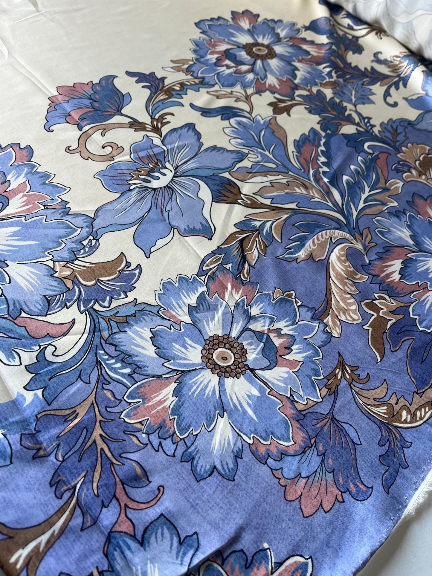 LOUNGE 009 viscose satin with double border flower print