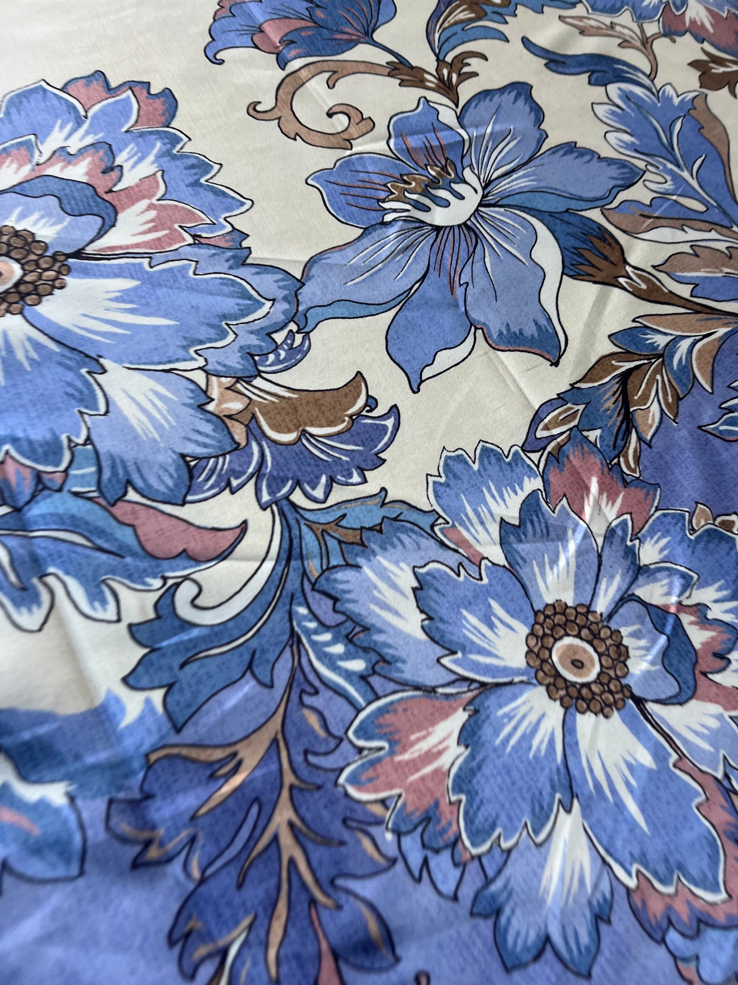LOUNGE 009 viscose satin with double border flower print