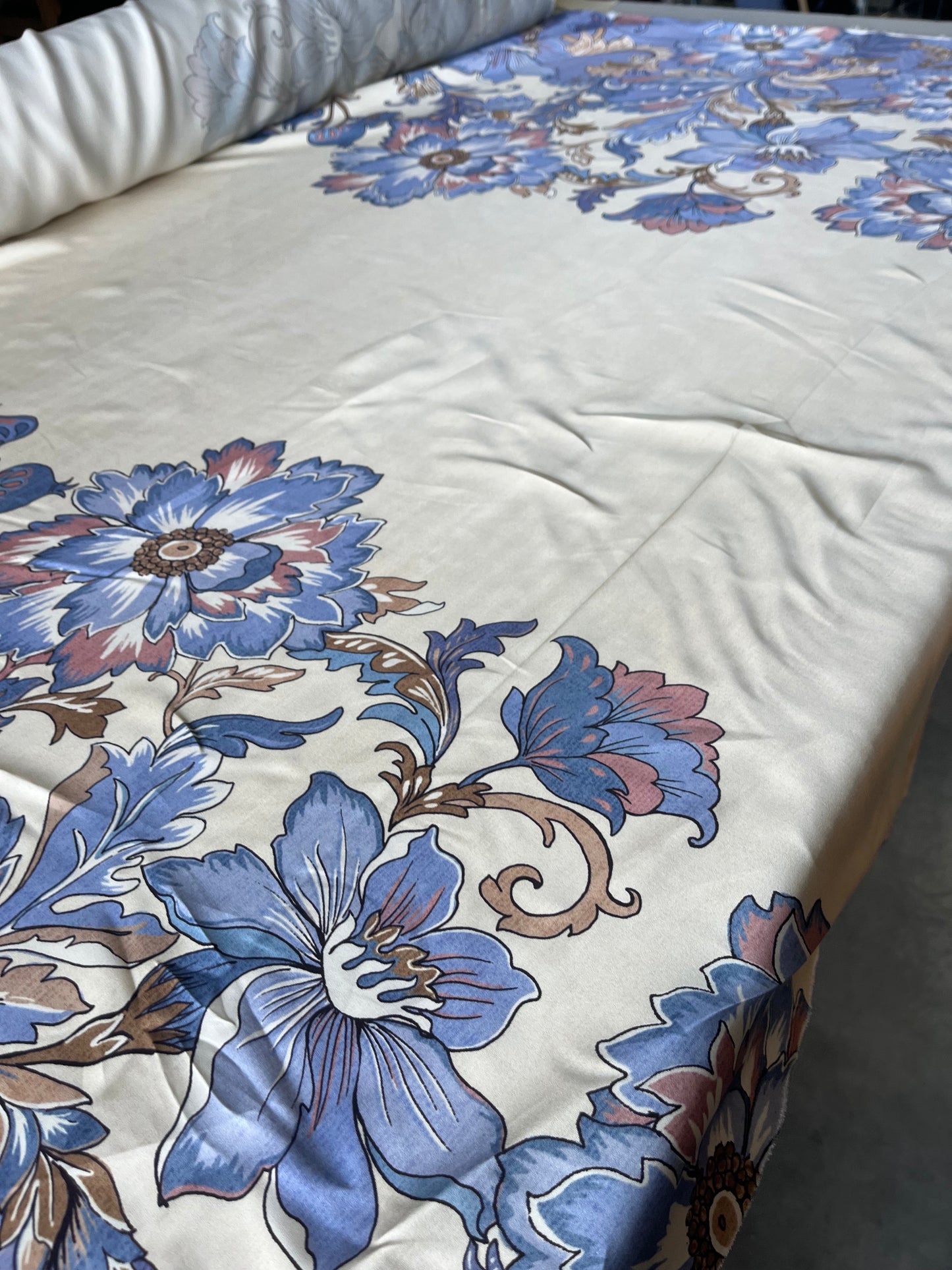 LOUNGE 009 viscose satin with double border flower print