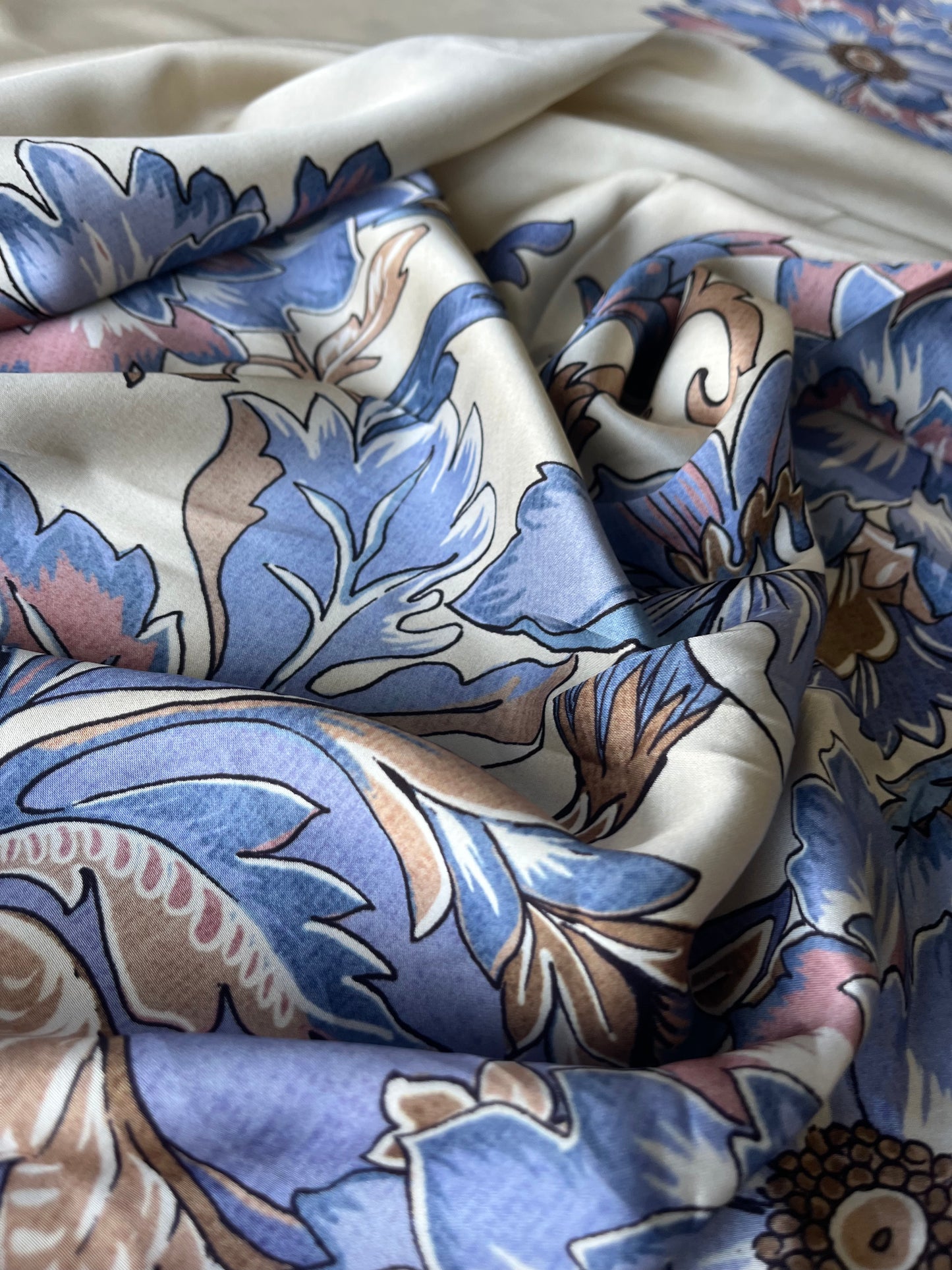 LOUNGE 009 viscose satin with double border flower print