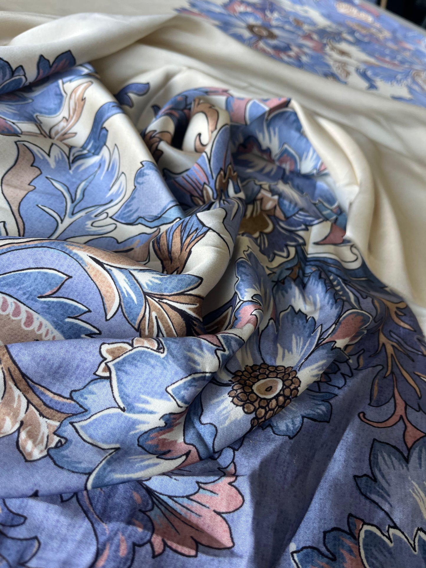LOUNGE 009 viscose satin with double border flower print