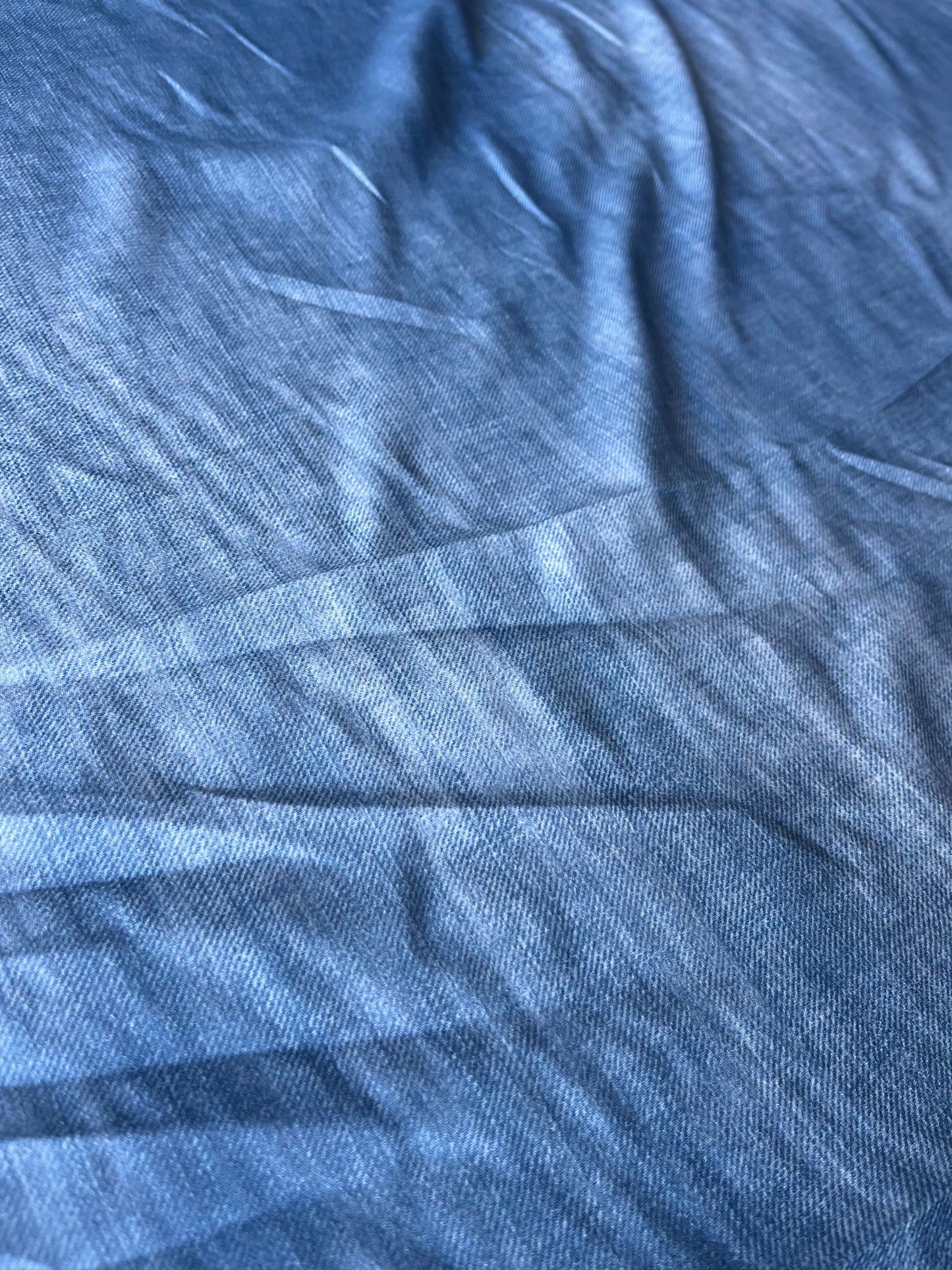 LOUNGE 010 viscose crêpe with tie-dye jeans effect