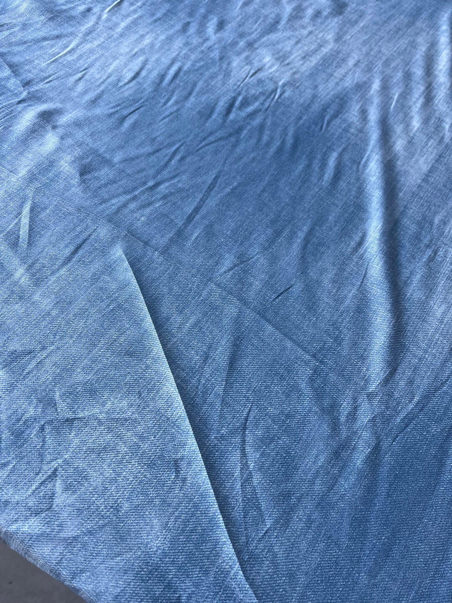 LOUNGE 010 viscose crêpe with tie-dye jeans effect