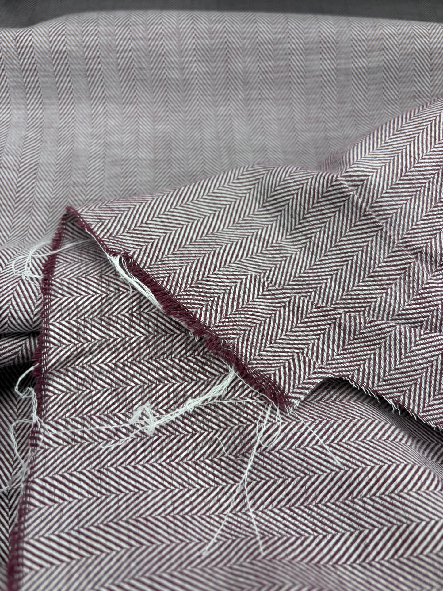 EMILE 013 cotton colourwoven herringbone aubergine
