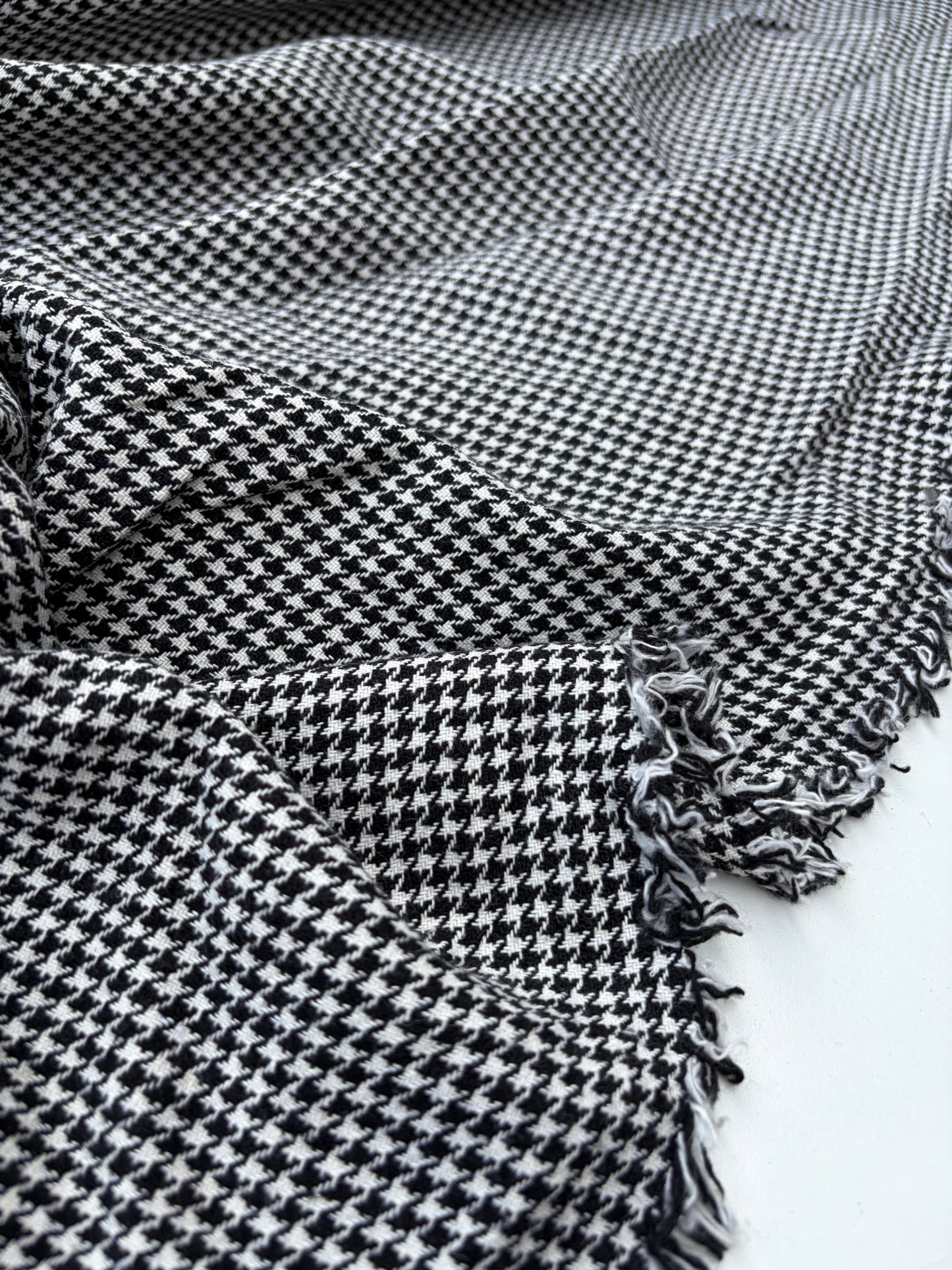WOOL EDIT 023 black/white dogtooth wool drape