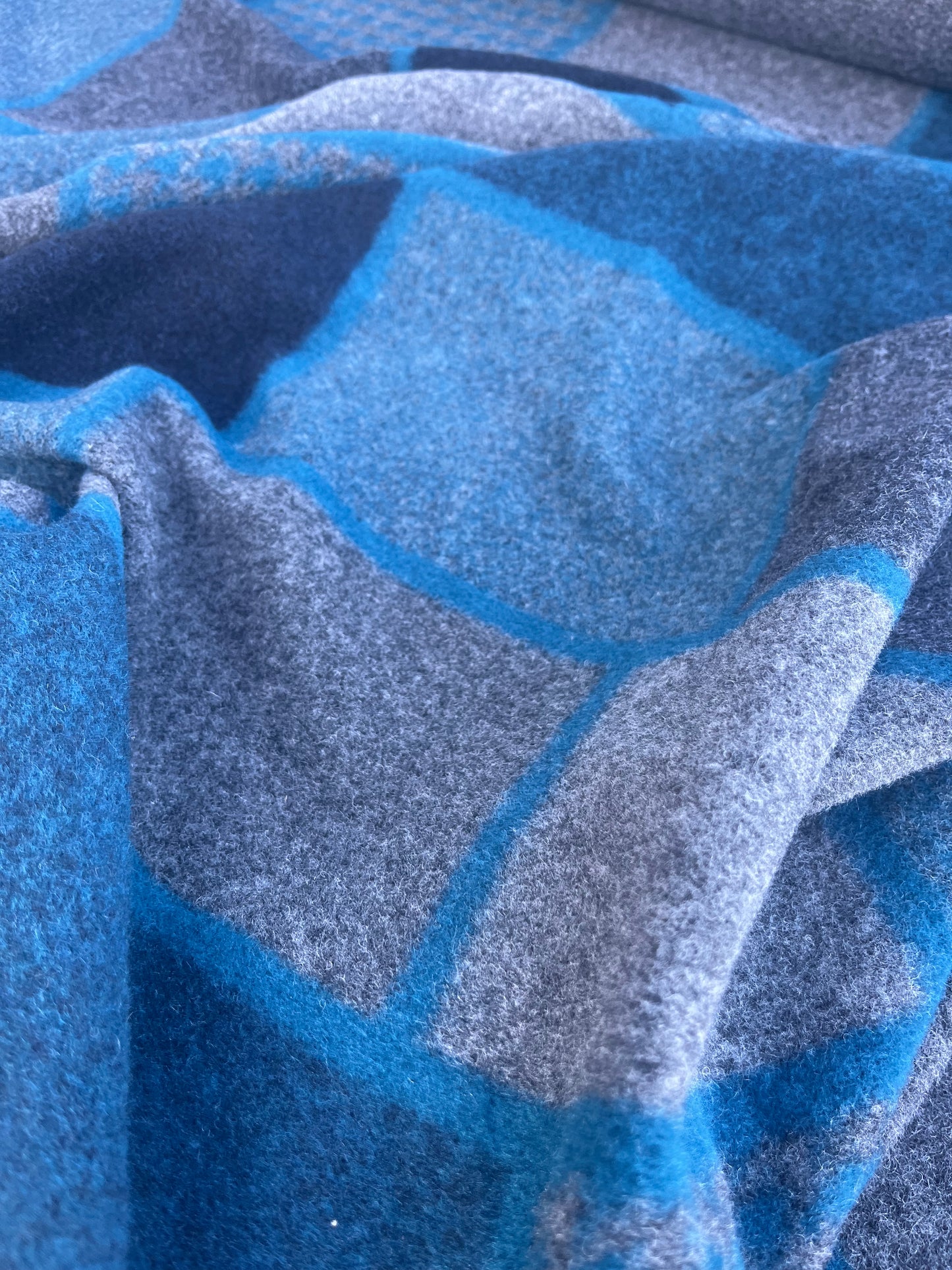 WINDSOR 010 boiled wool check petrol/blue