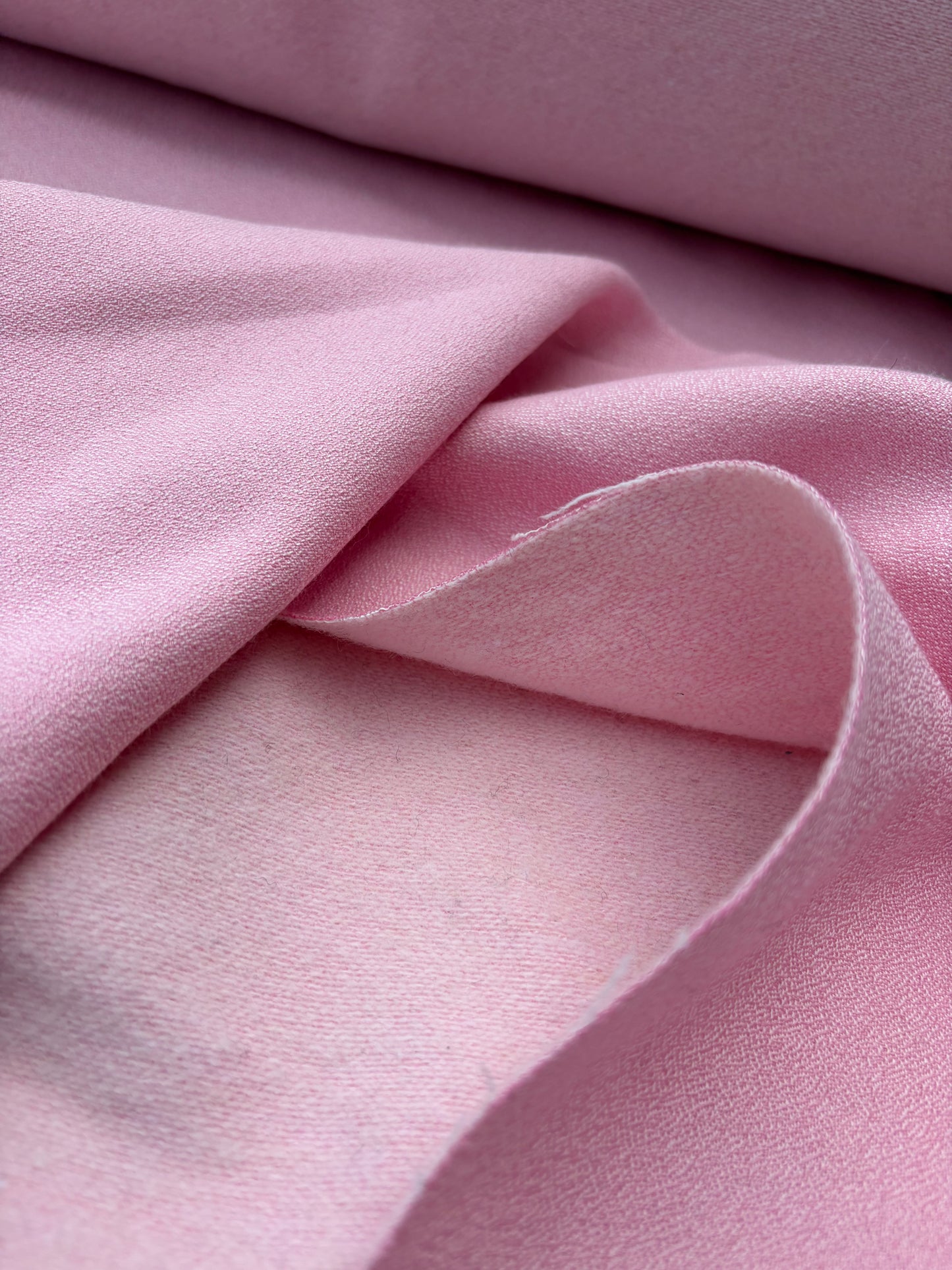 WOOL EDIT 028 Barbie pink crêpe with wool