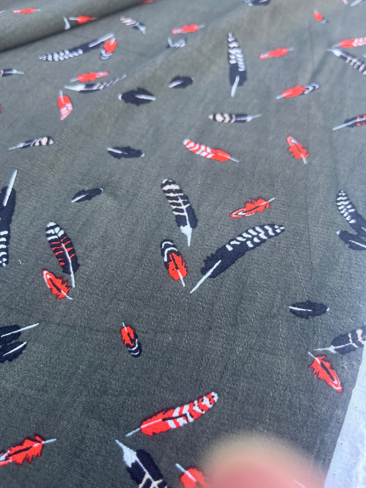 WINDSOR 015 crêpe viscose feather print