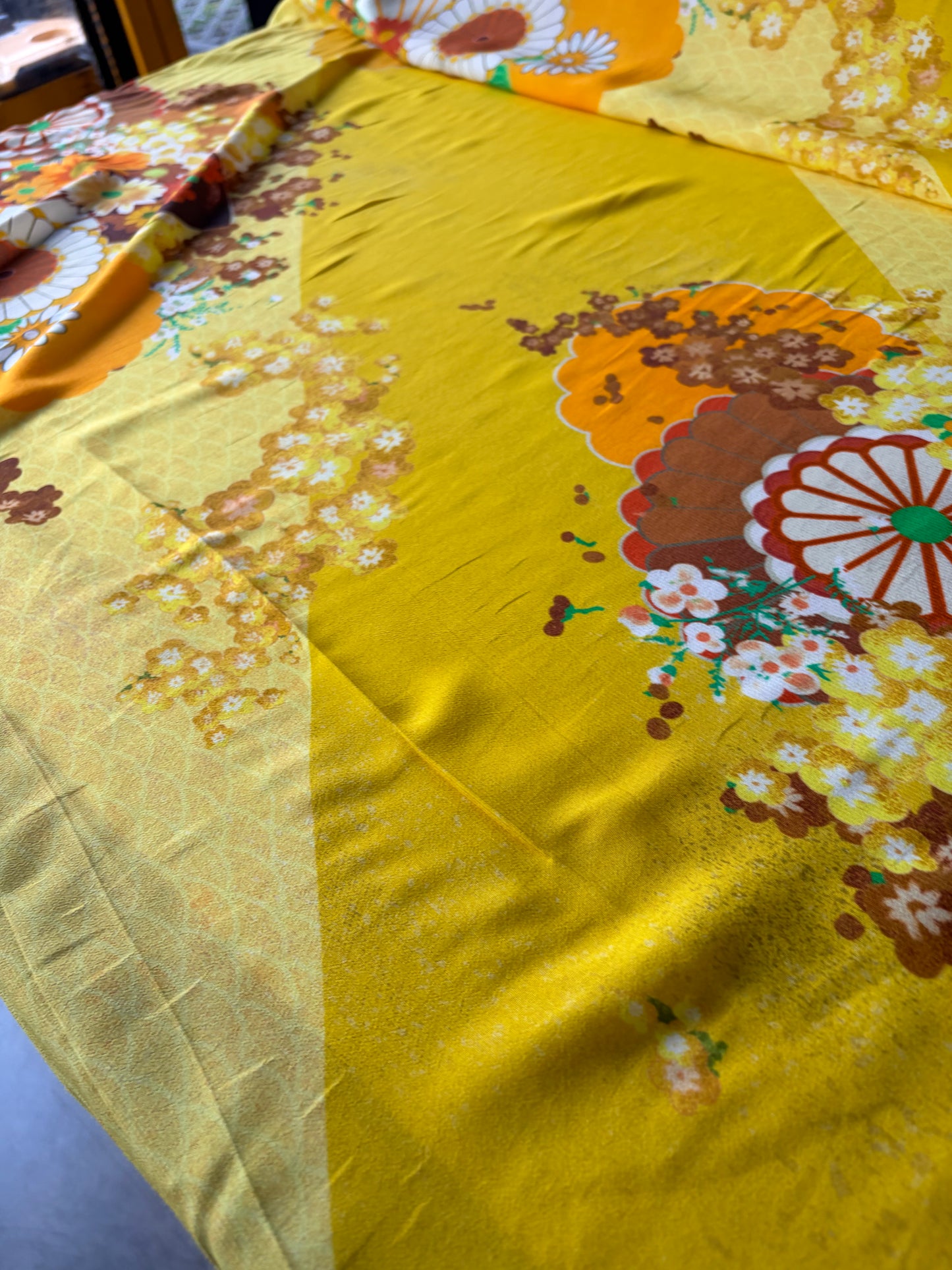 AL 030 viscose crêpe bold yellow flowerprint