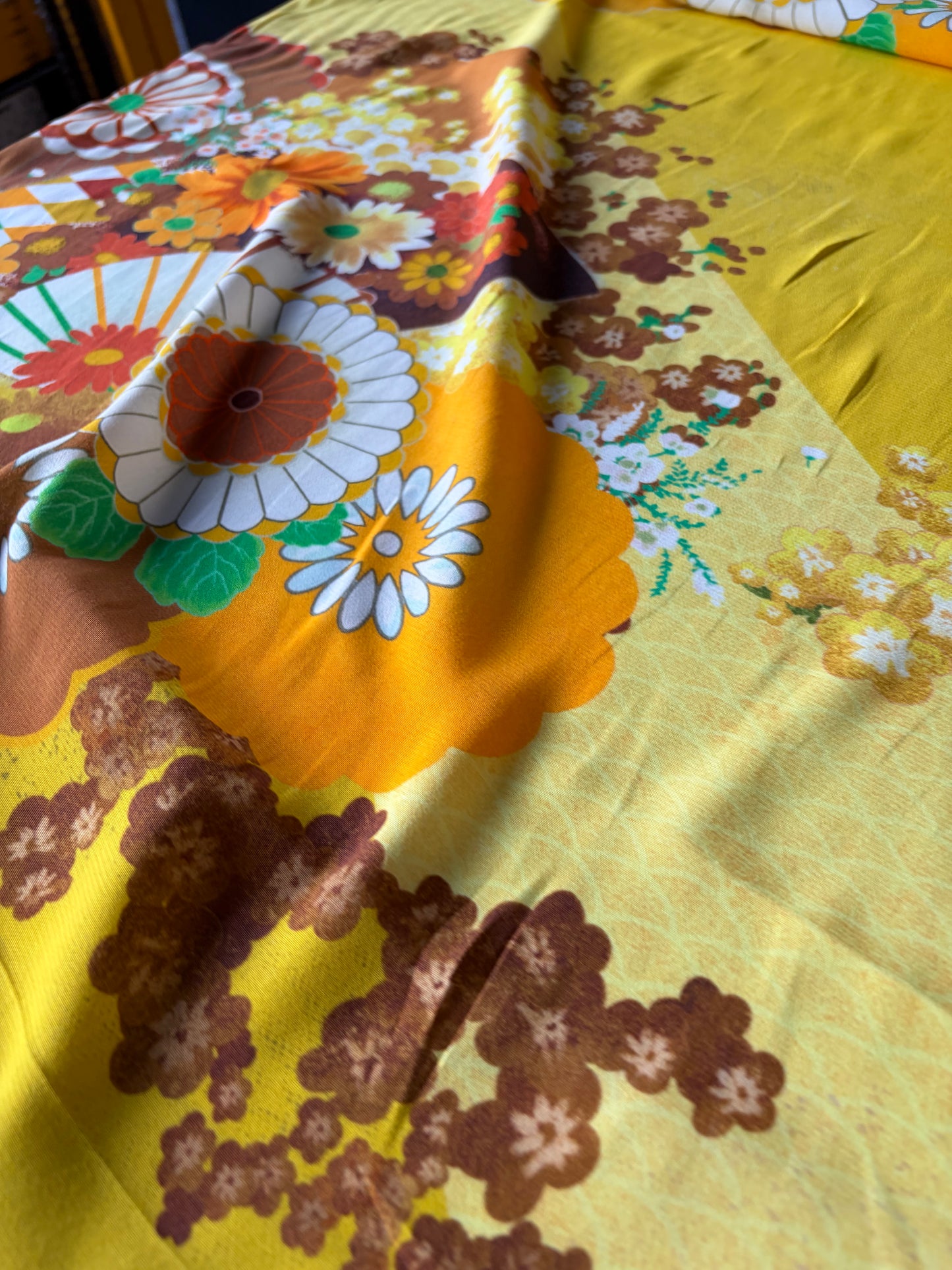 AL 030 viscose crêpe bold yellow flowerprint