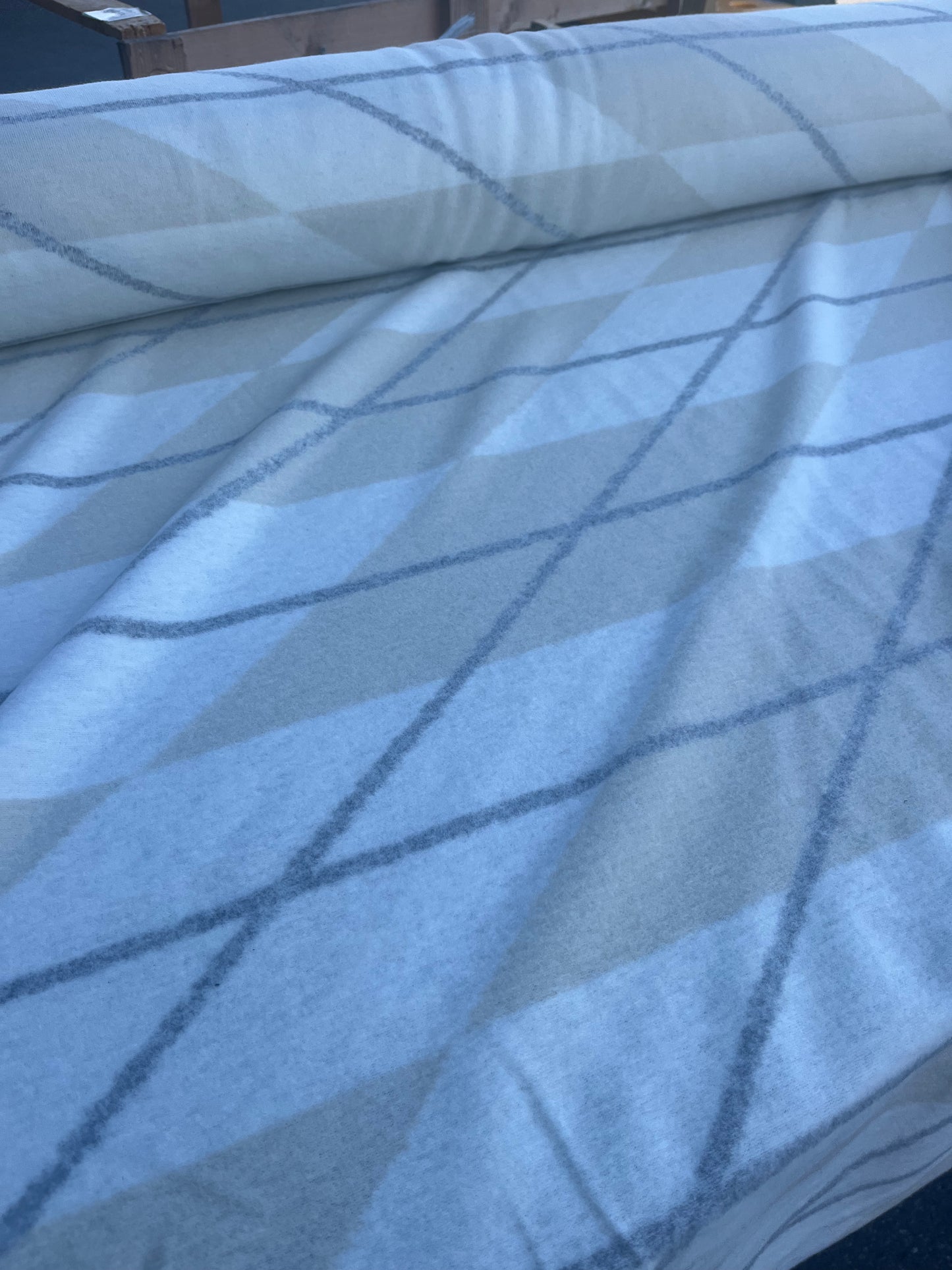 WINDSOR 017 boiled wool check poff white/sand/grey