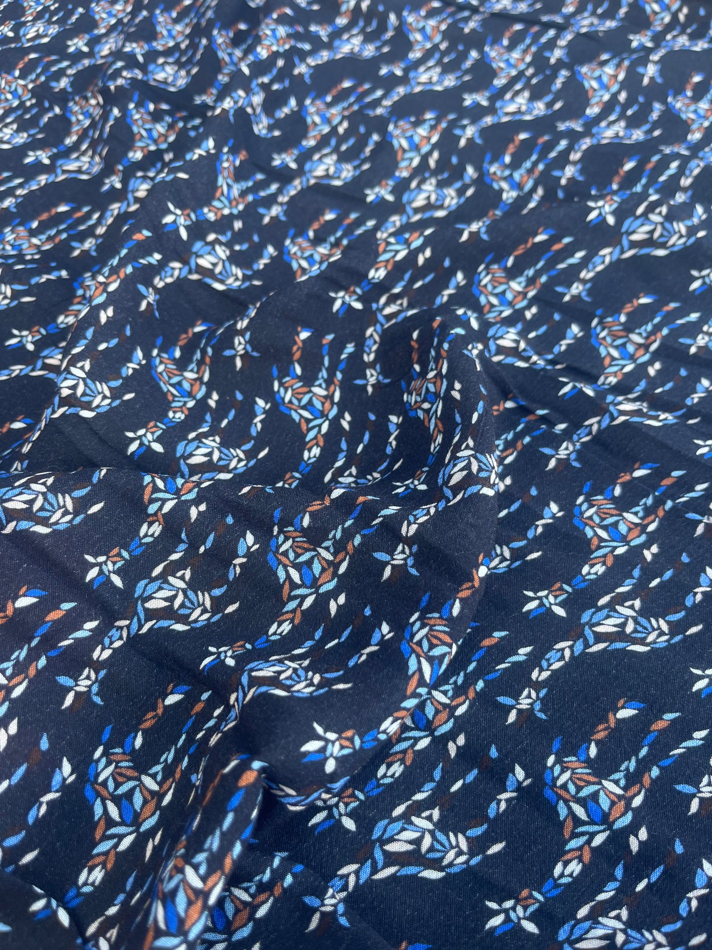 WINDSOR 025 viscose crepon "hidden giraffe" navy