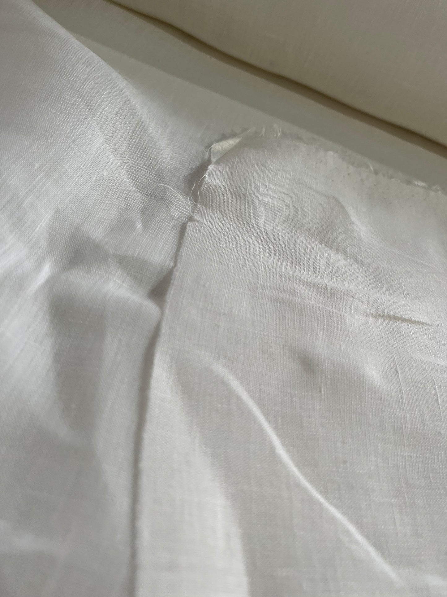 ALESSIA 004 100% linen white