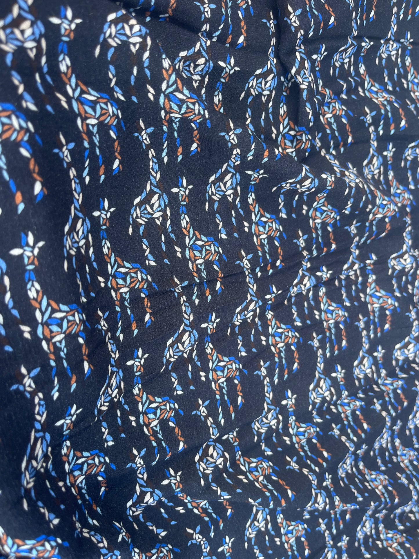 WINDSOR 025 viscose crepon "hidden giraffe" navy