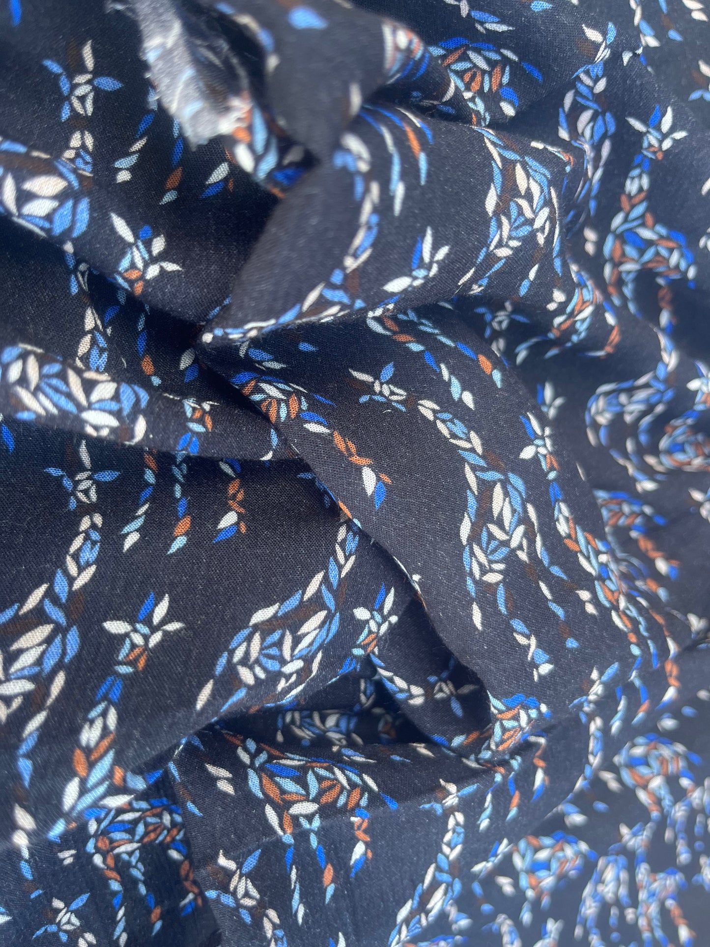 WINDSOR 025 viscose crepon "hidden giraffe" navy