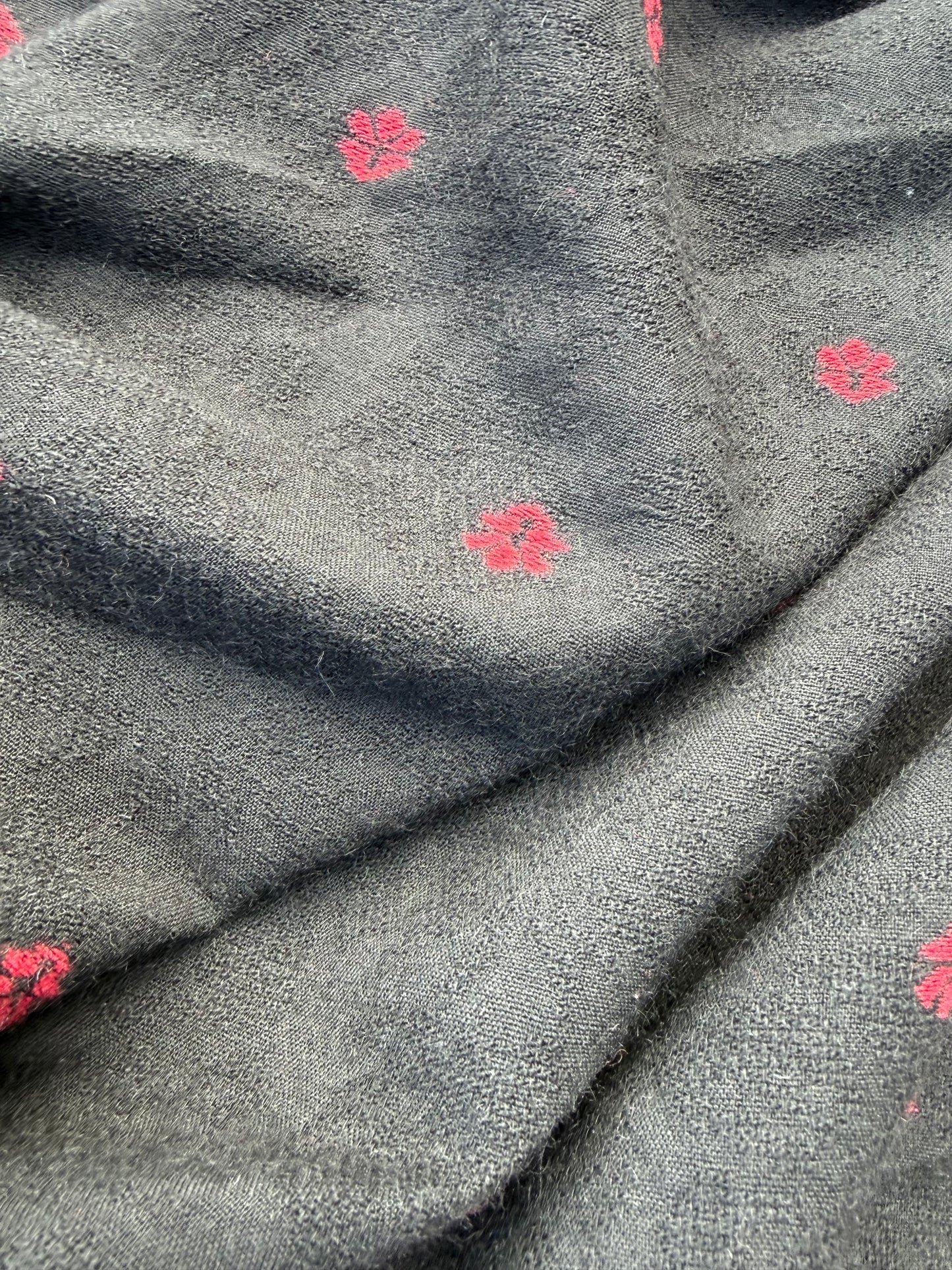 WOOL EDIT 037 black/red wool jacquard