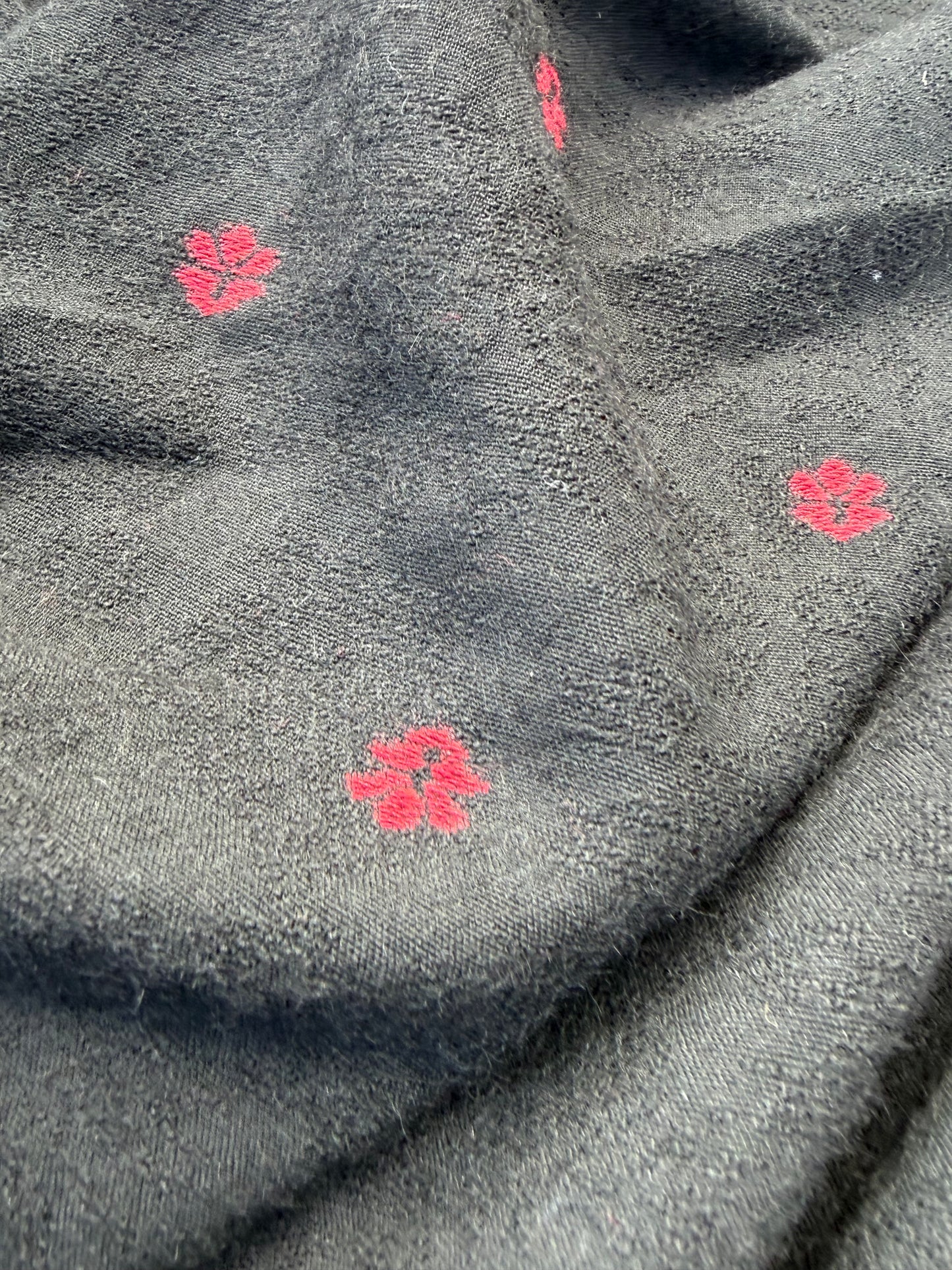 WOOL EDIT 037 black/red wool jacquard
