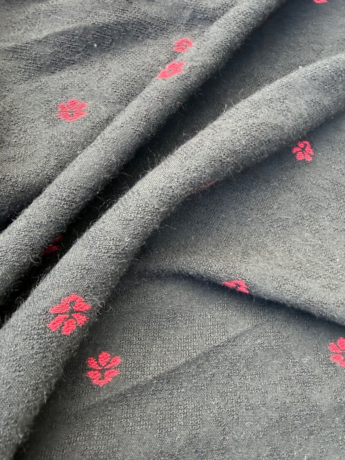 WOOL EDIT 037 black/red wool jacquard