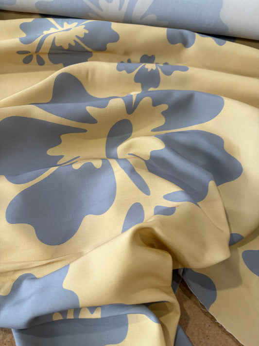 KRUSTY 028 camel/grey giant hibiscus viscose print