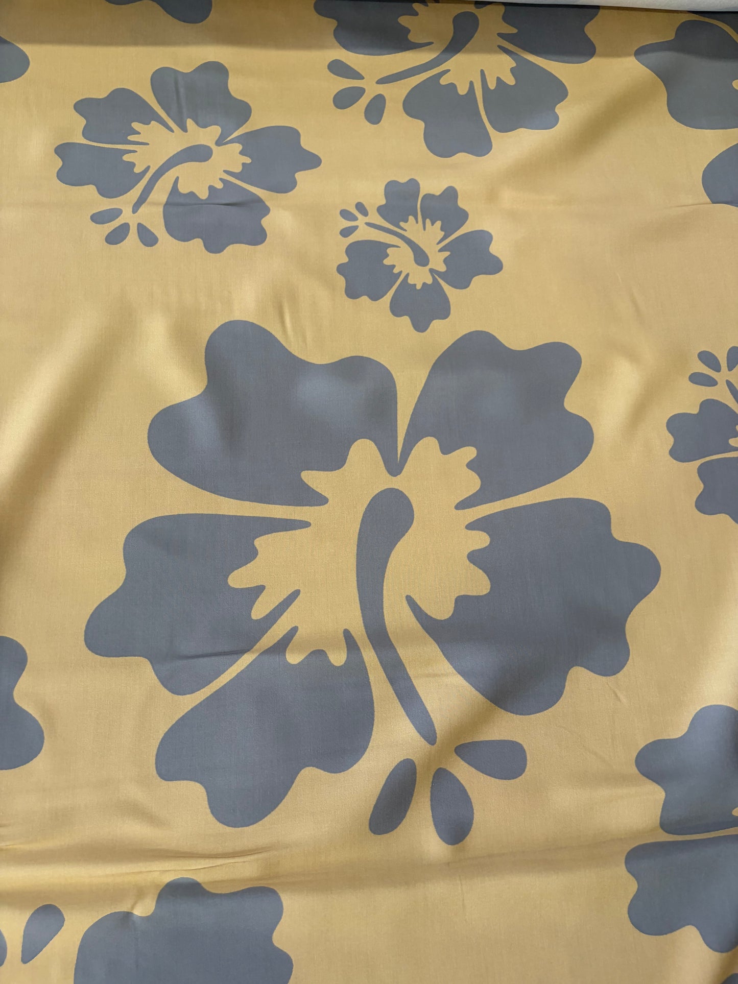 KRUSTY 028 camel/grey giant hibiscus viscose print