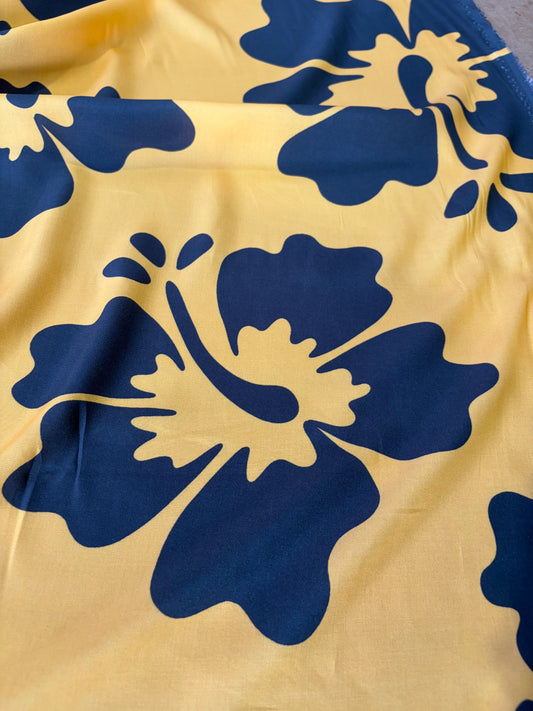 KRUSTY 029 gold/anthracite giant hibiscus viscose print