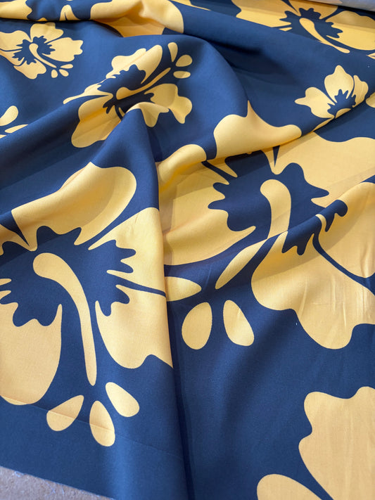 PC KRUSTY 030 anthracite/gold giant hibiscus viscose print