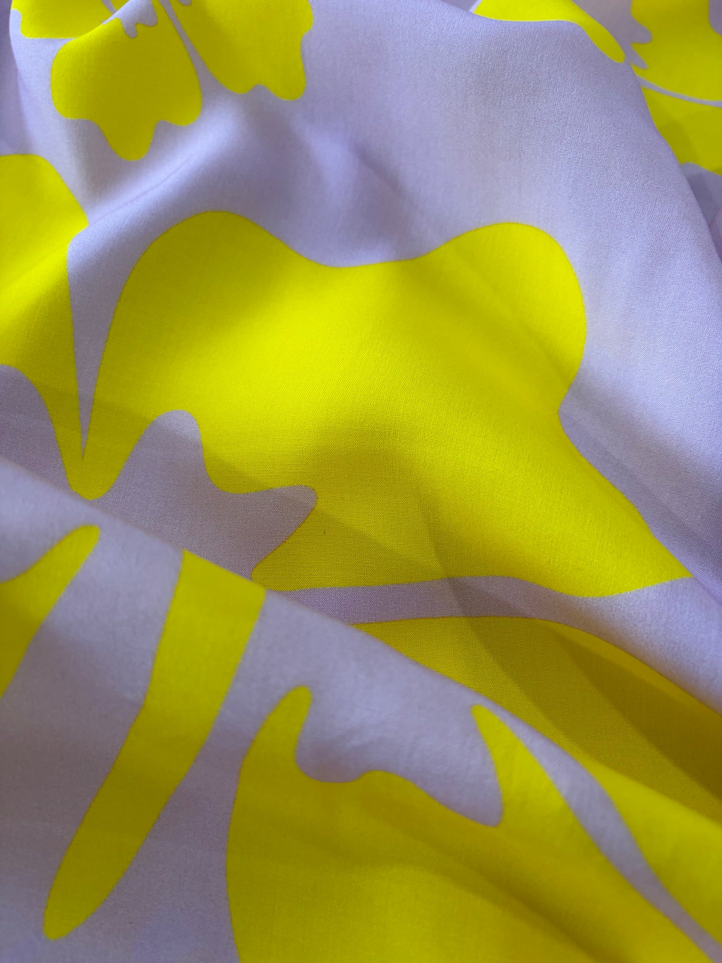 KRUSTY 031 pink/yellow giant hibiscus viscose print