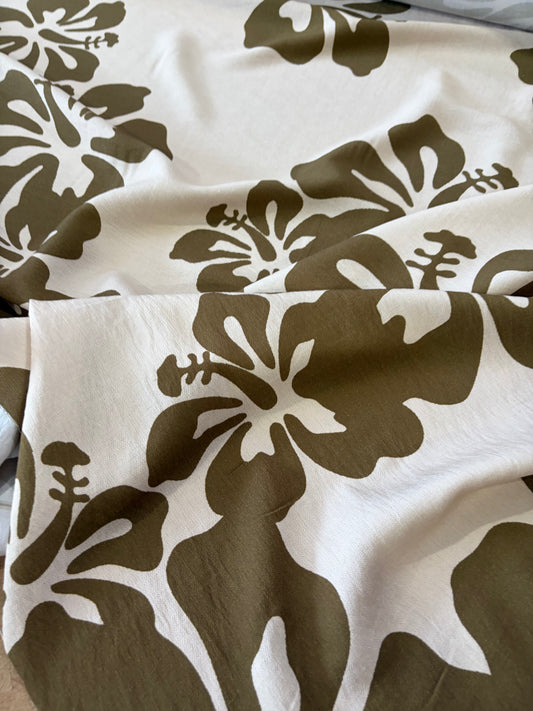 KRUSTY 032 khaky/ecru giant hibiscus viscose print