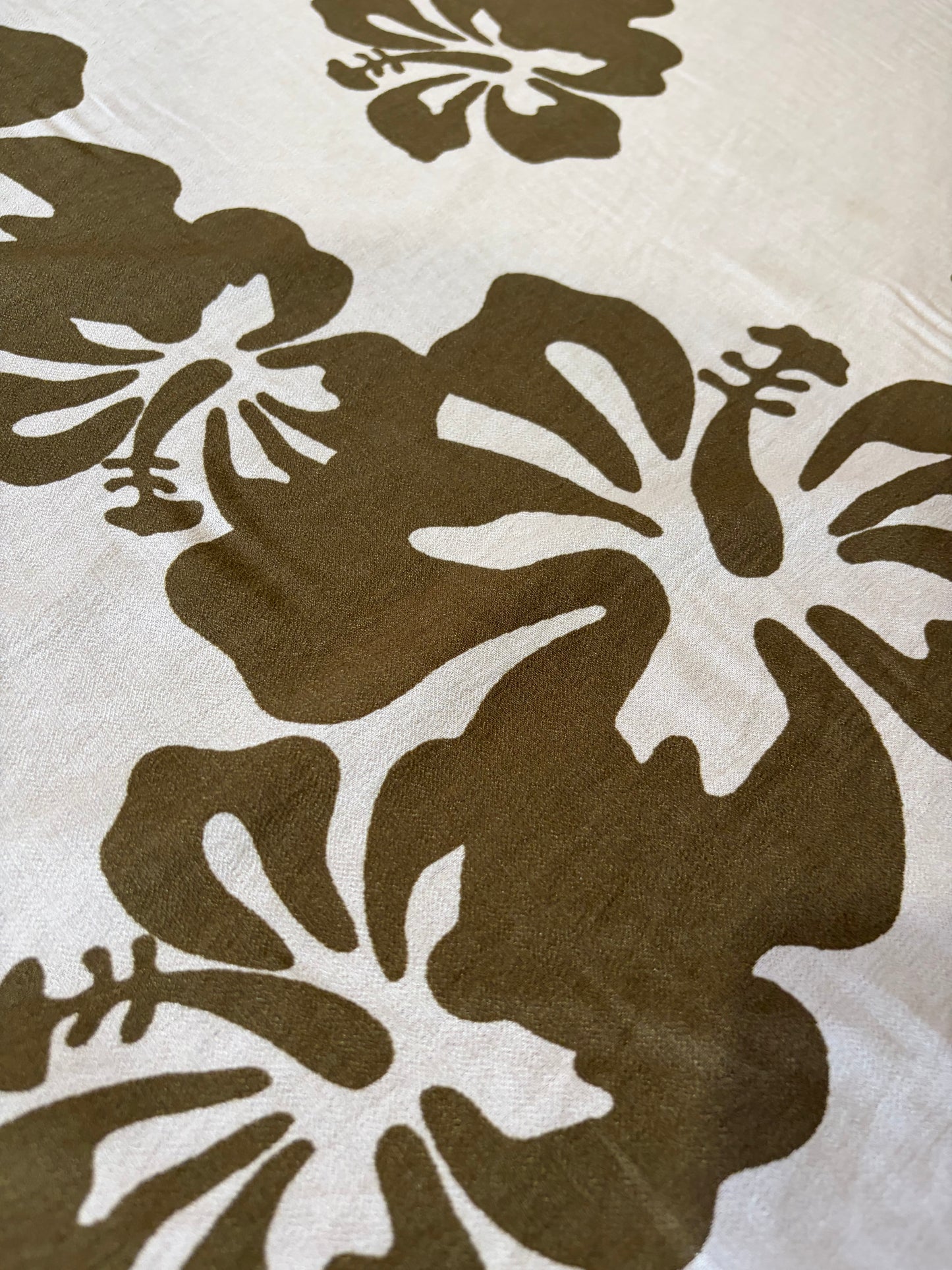 KRUSTY 032 khaky/ecru giant hibiscus viscose print
