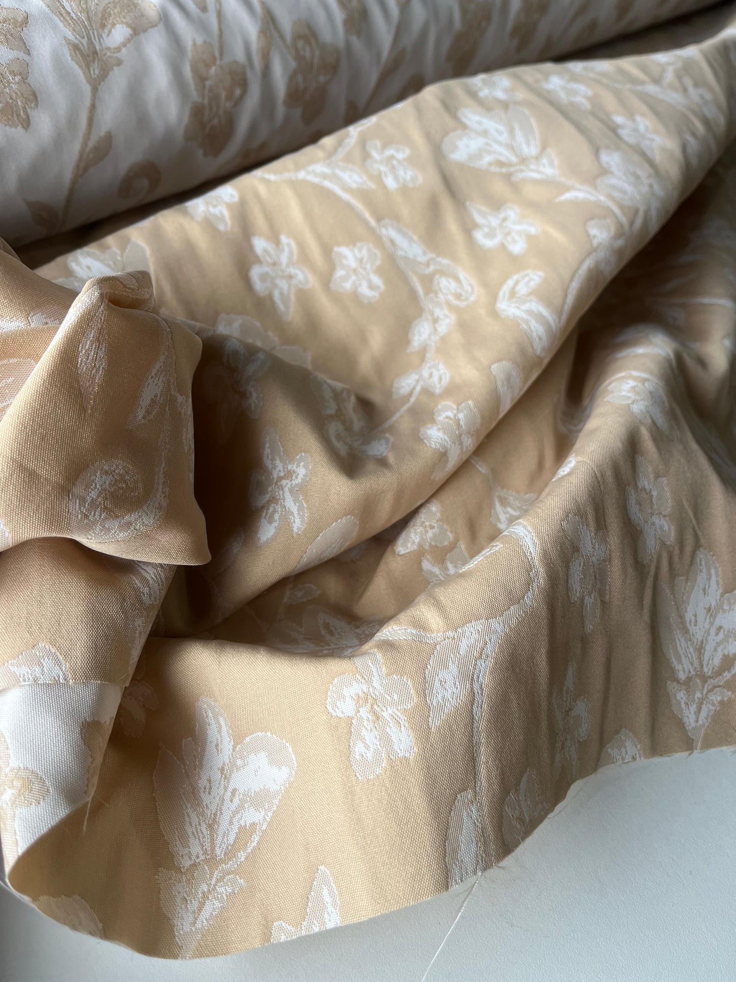 ALESSIA 018 cotton jacquard  white/sand Japanese flowers