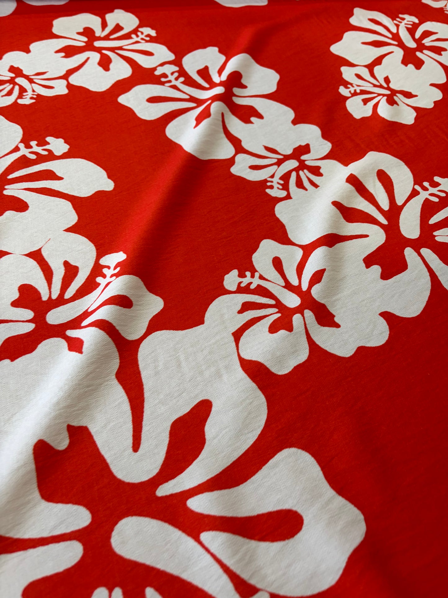 KRUSTY 033 tangerine/ecru giant hibiscus viscose print