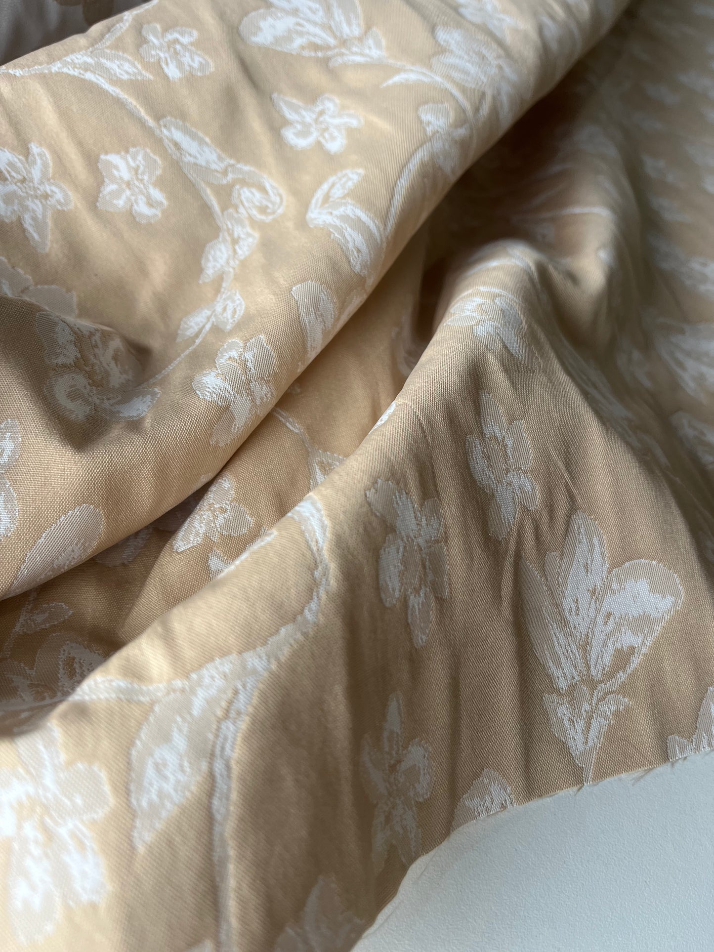 ALESSIA 018 cotton jacquard  white/sand Japanese flowers