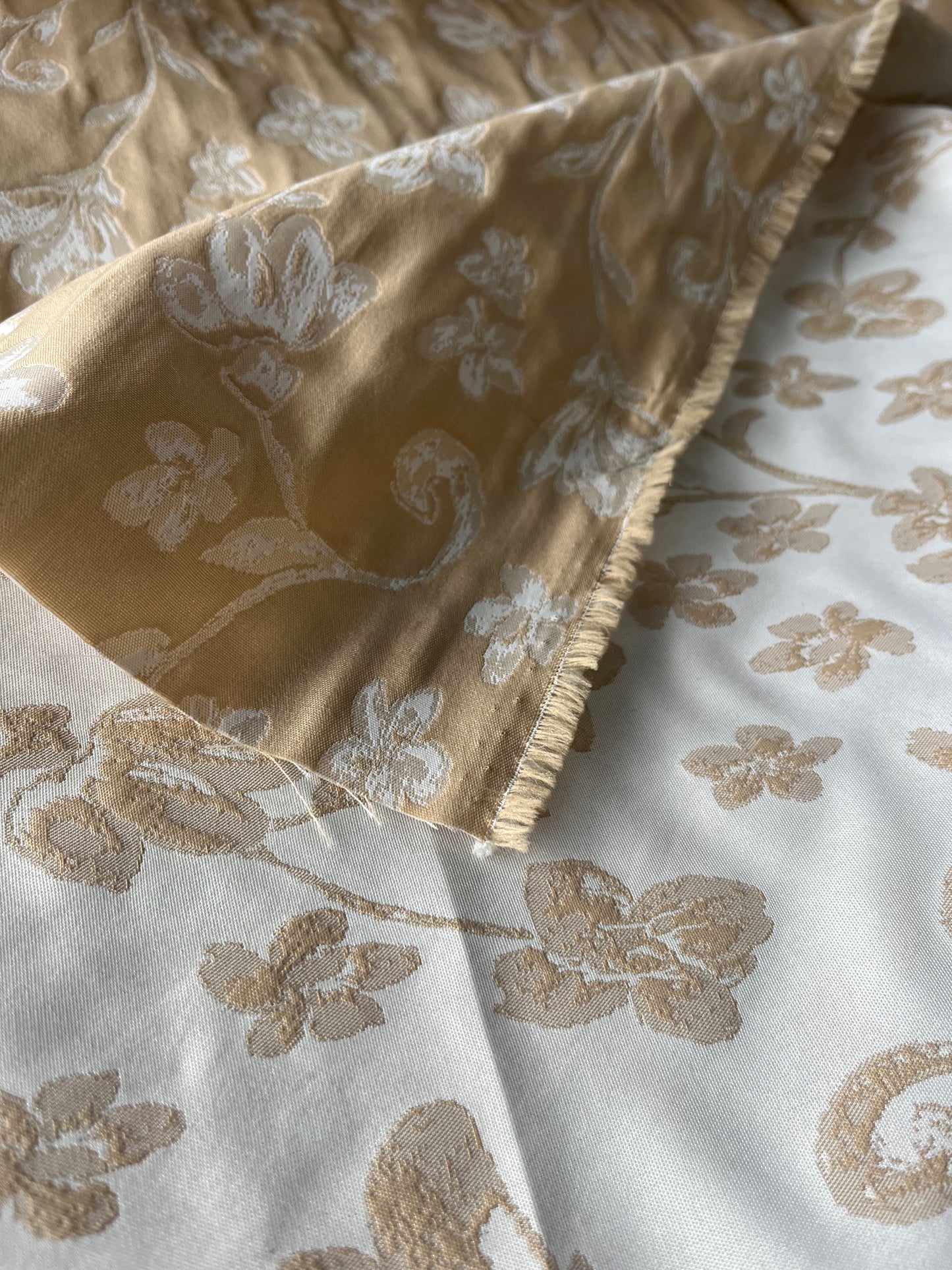 ALESSIA 018 cotton jacquard  white/sand Japanese flowers