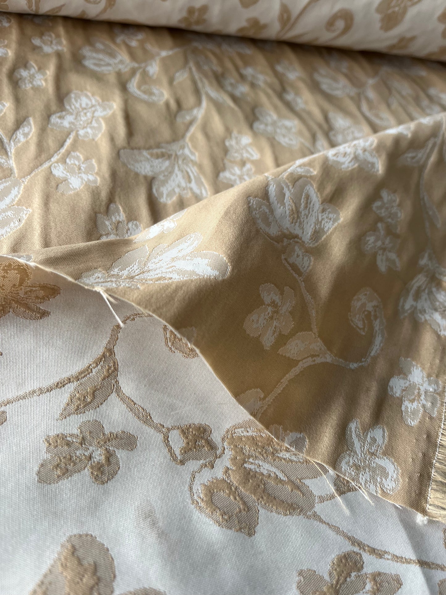 ALESSIA 018 cotton jacquard  white/sand Japanese flowers