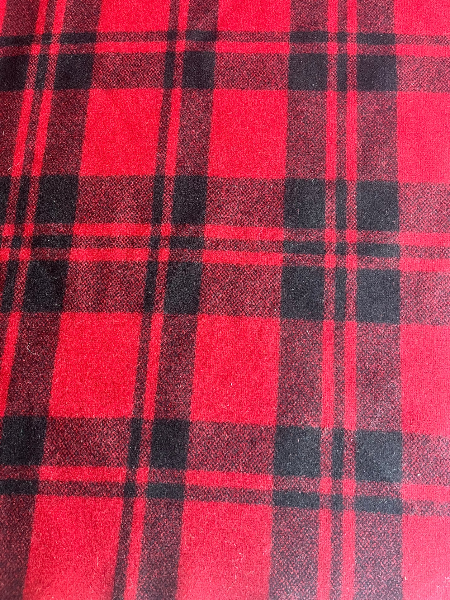 KAREN 003  heavy wool check red/black clan
