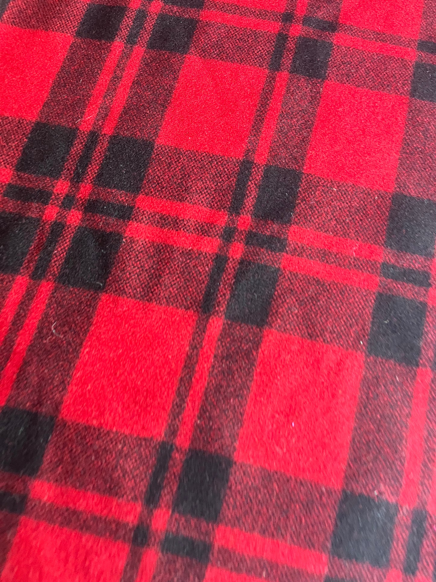 KAREN 003  heavy wool check red/black clan