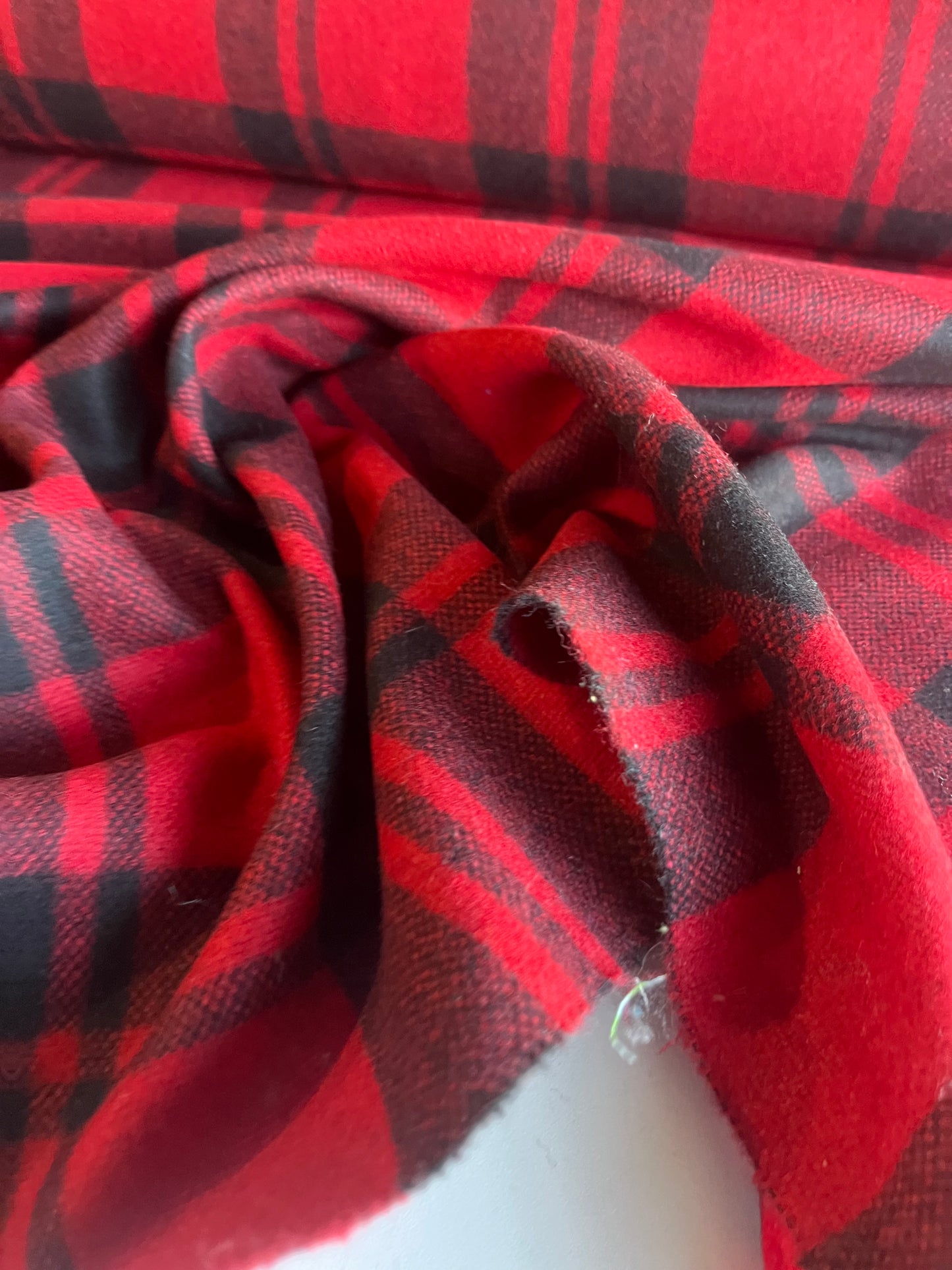 KAREN 003  heavy wool check red/black clan