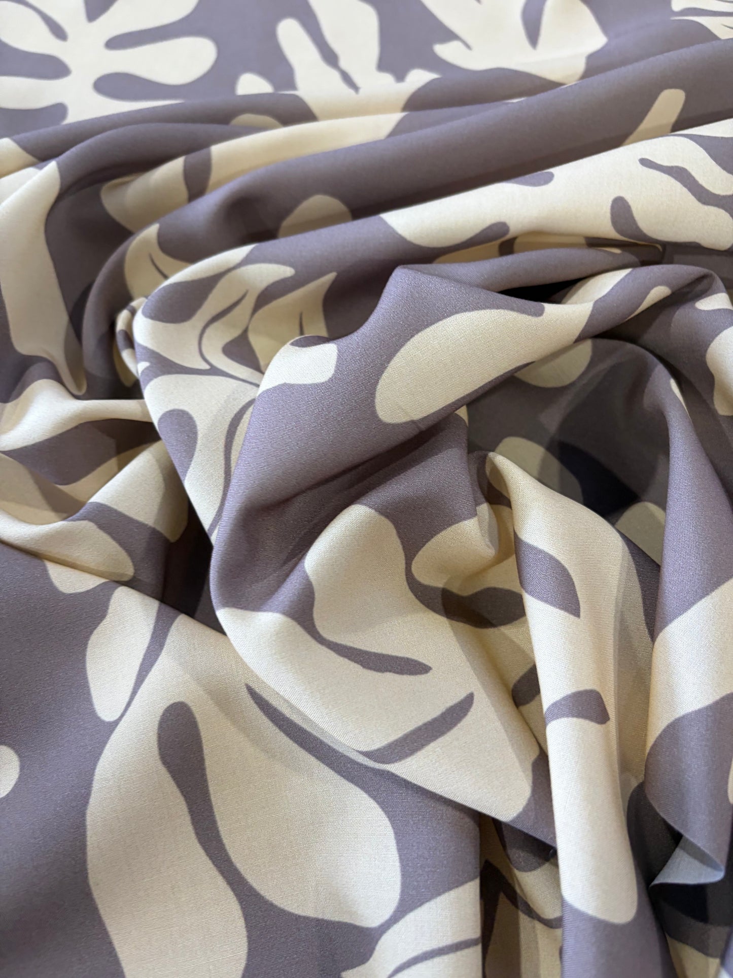 KRUSTY 037 camel/grey leaves viscose print