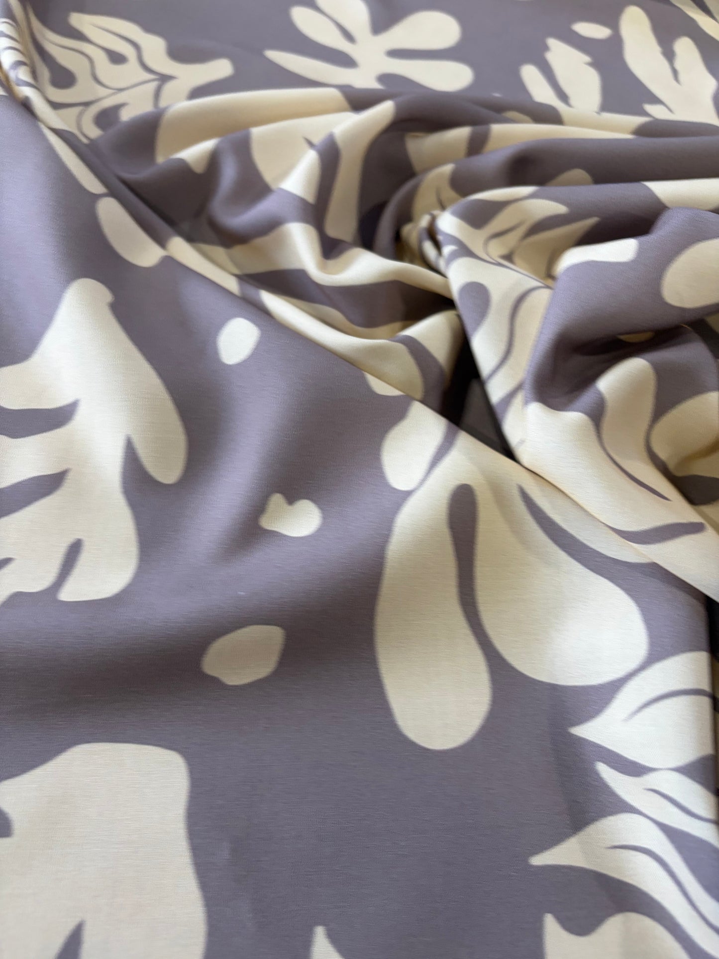 KRUSTY 037 camel/grey leaves viscose print