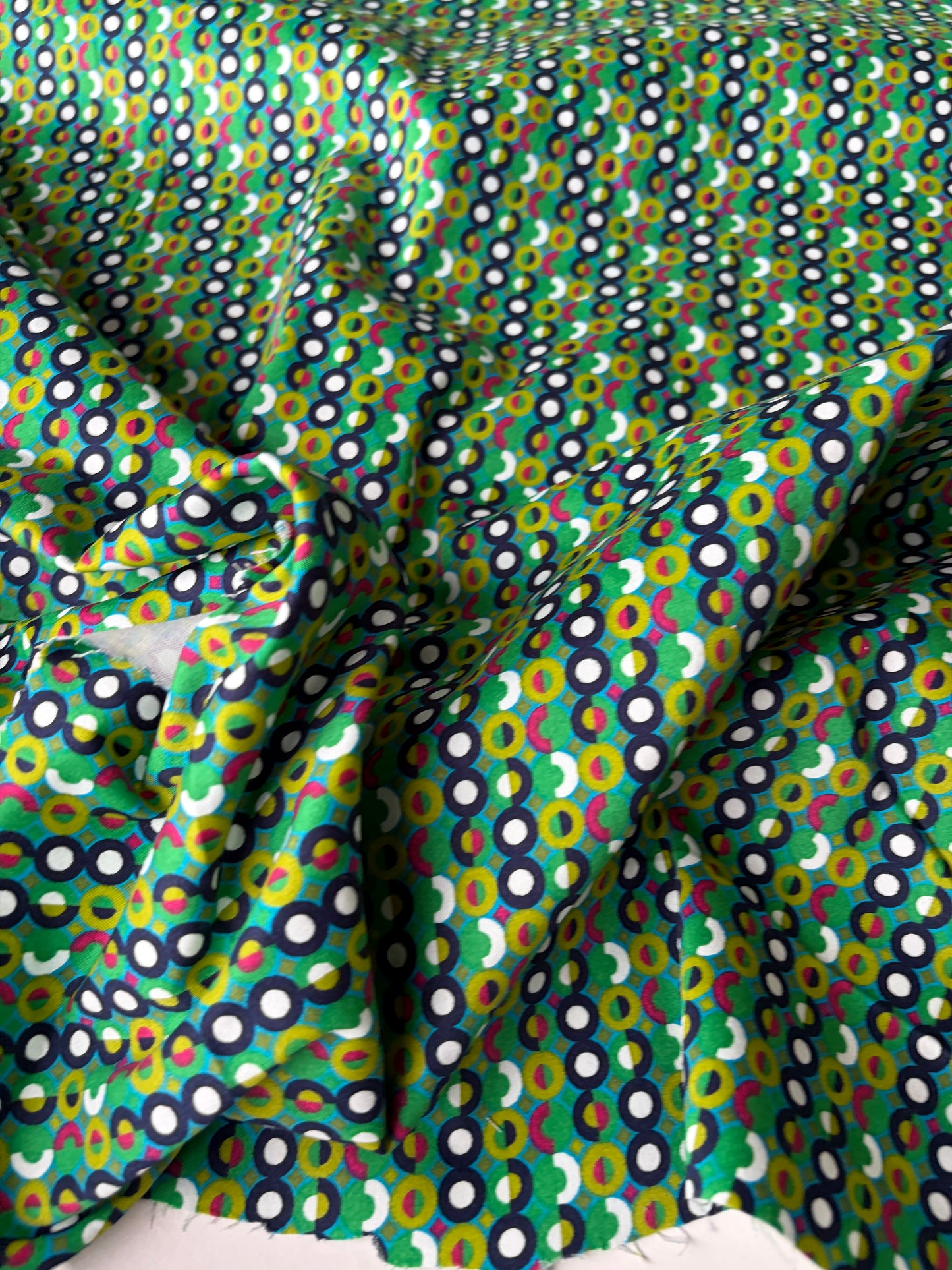 BOB 020 cotton satin stretch green rounds