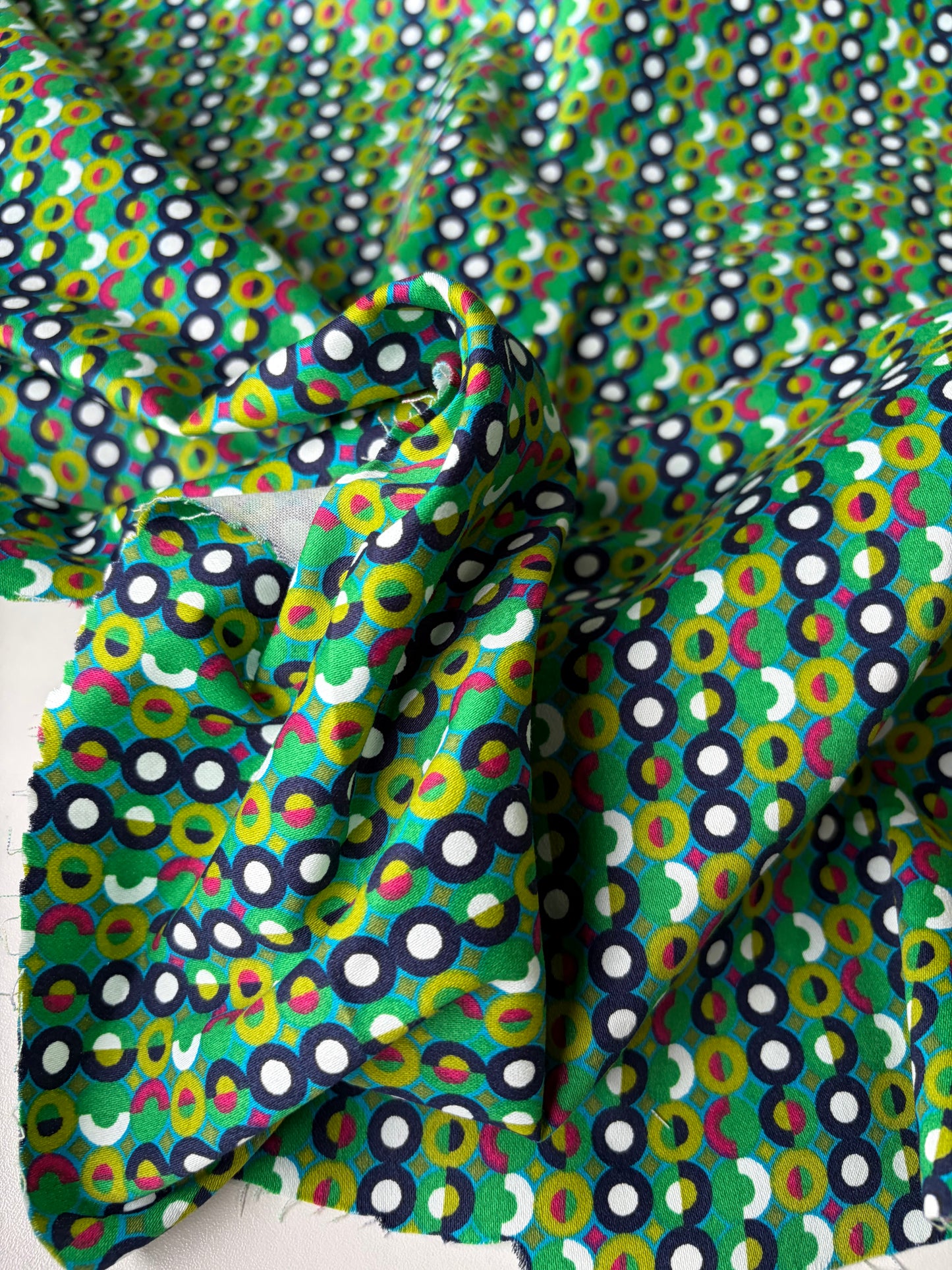 BOB 020 cotton satin stretch green rounds