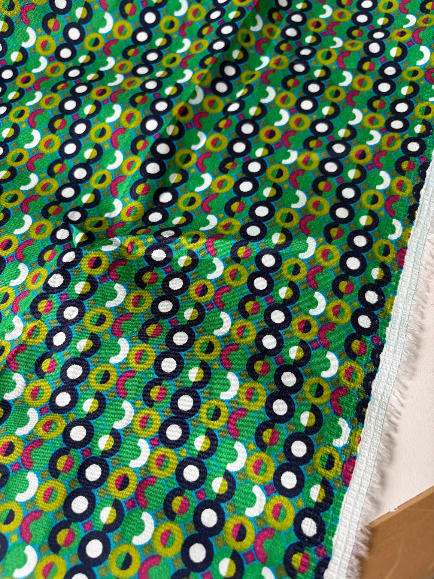 BOB 020 cotton satin stretch green rounds